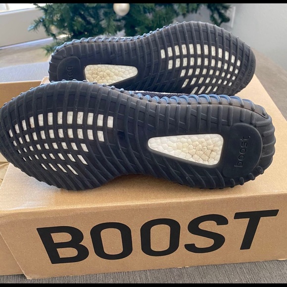 Yeezy Boost 350 V2 - Picture 5 of 8